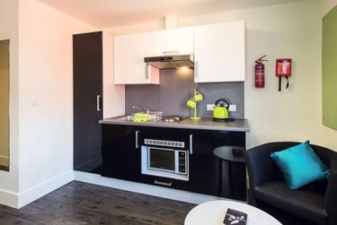 1 bed flat, 17-23 High Street, City Centre, Bangor, LL571NP - Image 2